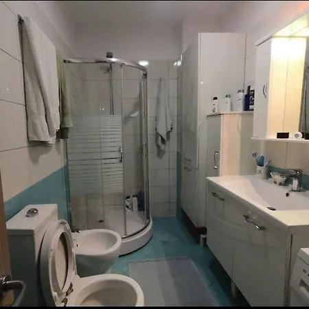 Piero In * تيرانا